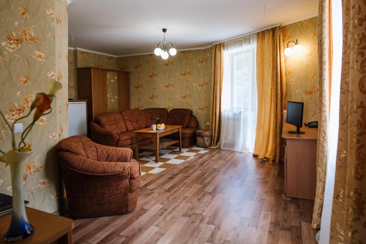 Zelenyy Bir Hotel Skhidnytsia ภายนอก รูปภาพ