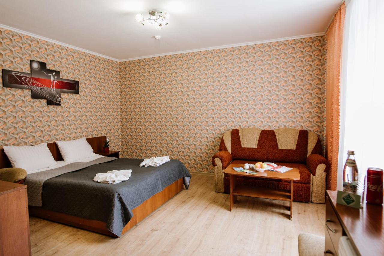 Zelenyy Bir Hotel Skhidnytsia ภายนอก รูปภาพ