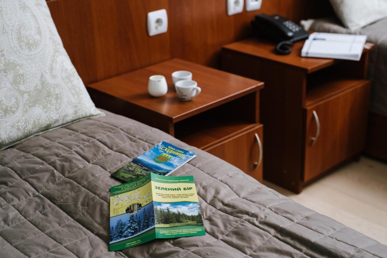 Zelenyy Bir Hotel Skhidnytsia ภายนอก รูปภาพ