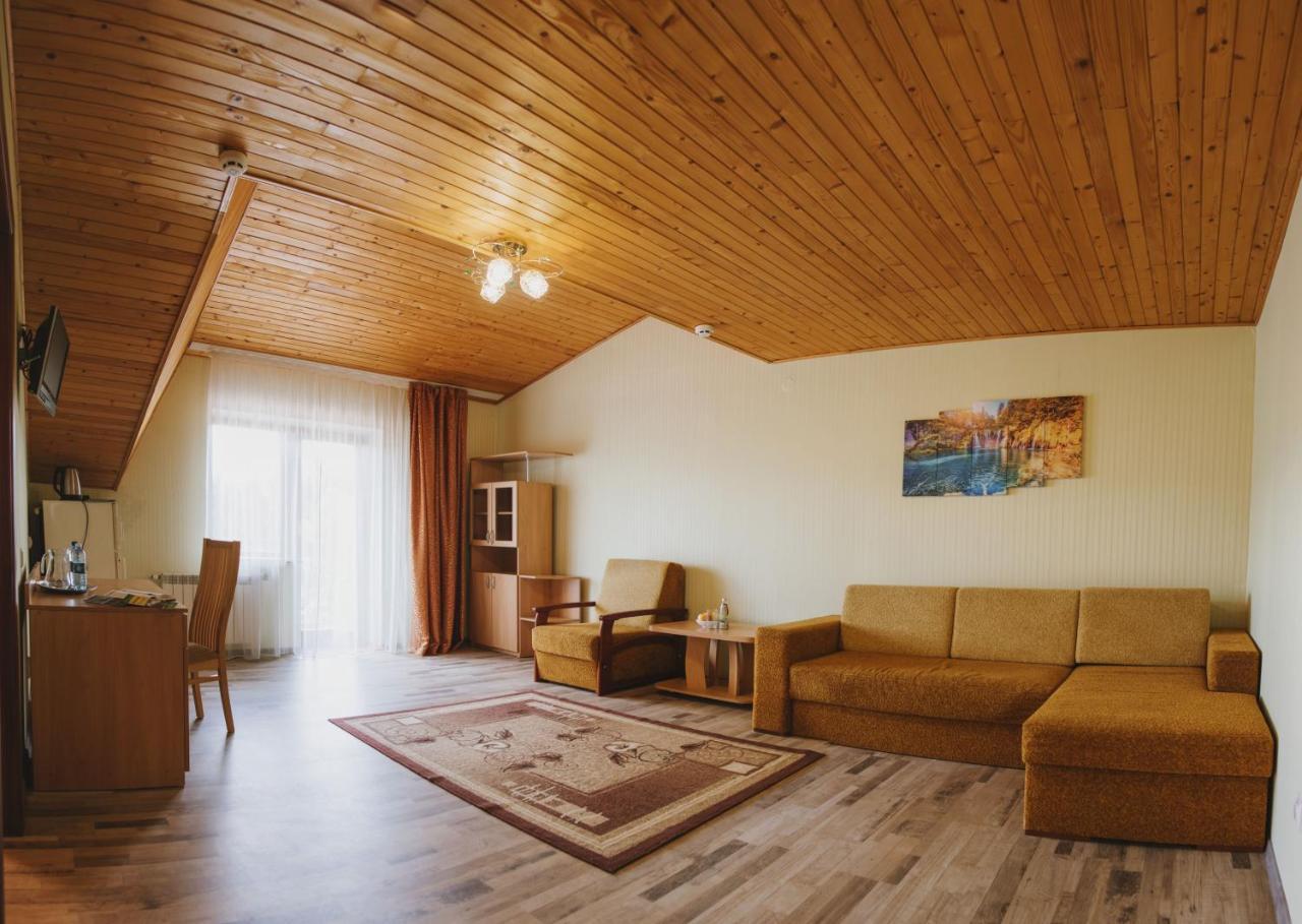 Zelenyy Bir Hotel Skhidnytsia ภายนอก รูปภาพ