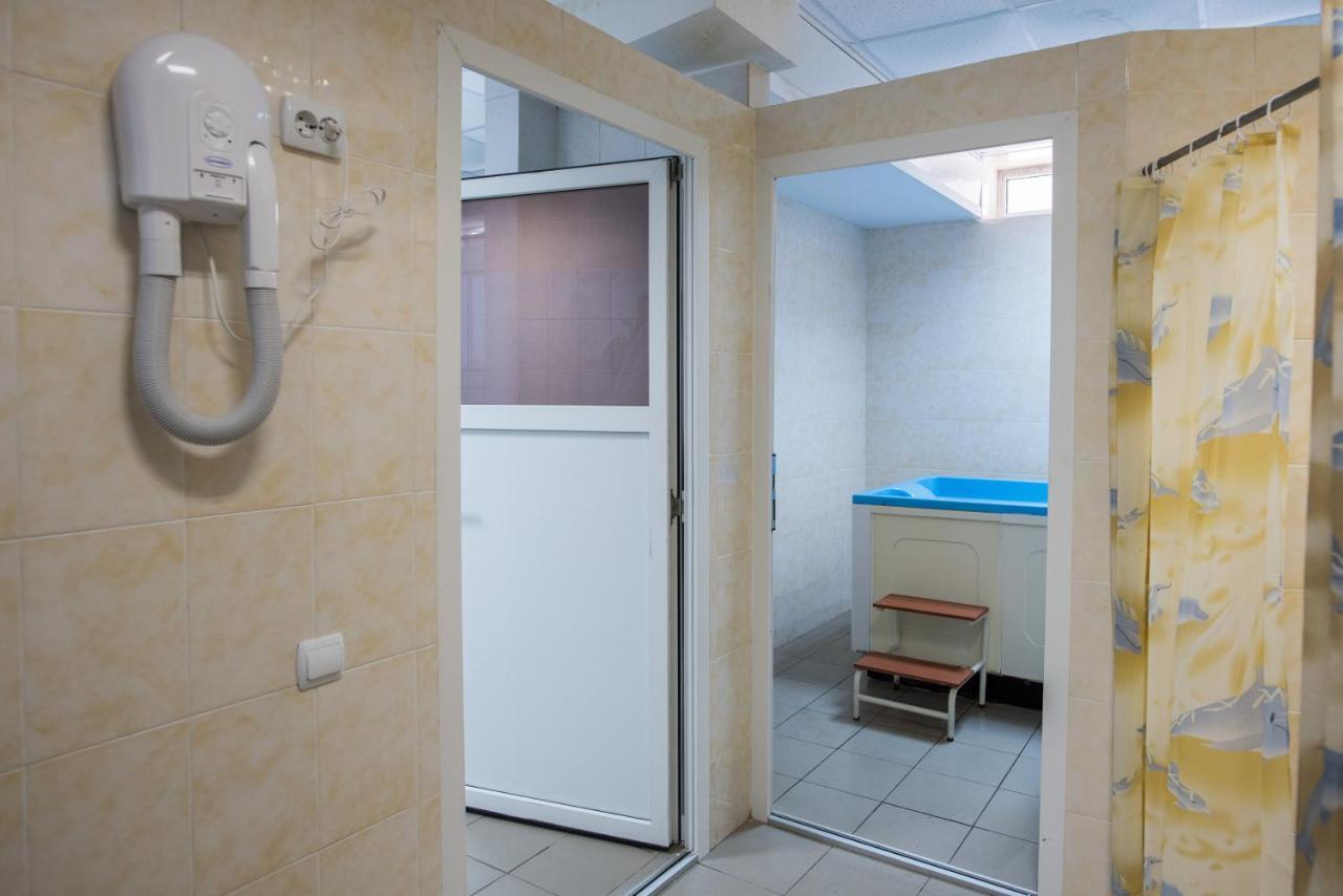Zelenyy Bir Hotel Skhidnytsia ภายนอก รูปภาพ